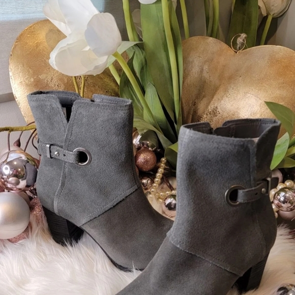 Koolaburra by UGG Women's Bootie - Picture 2 of 10